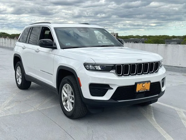 Used 2024 White Jeep Laredo X image 2