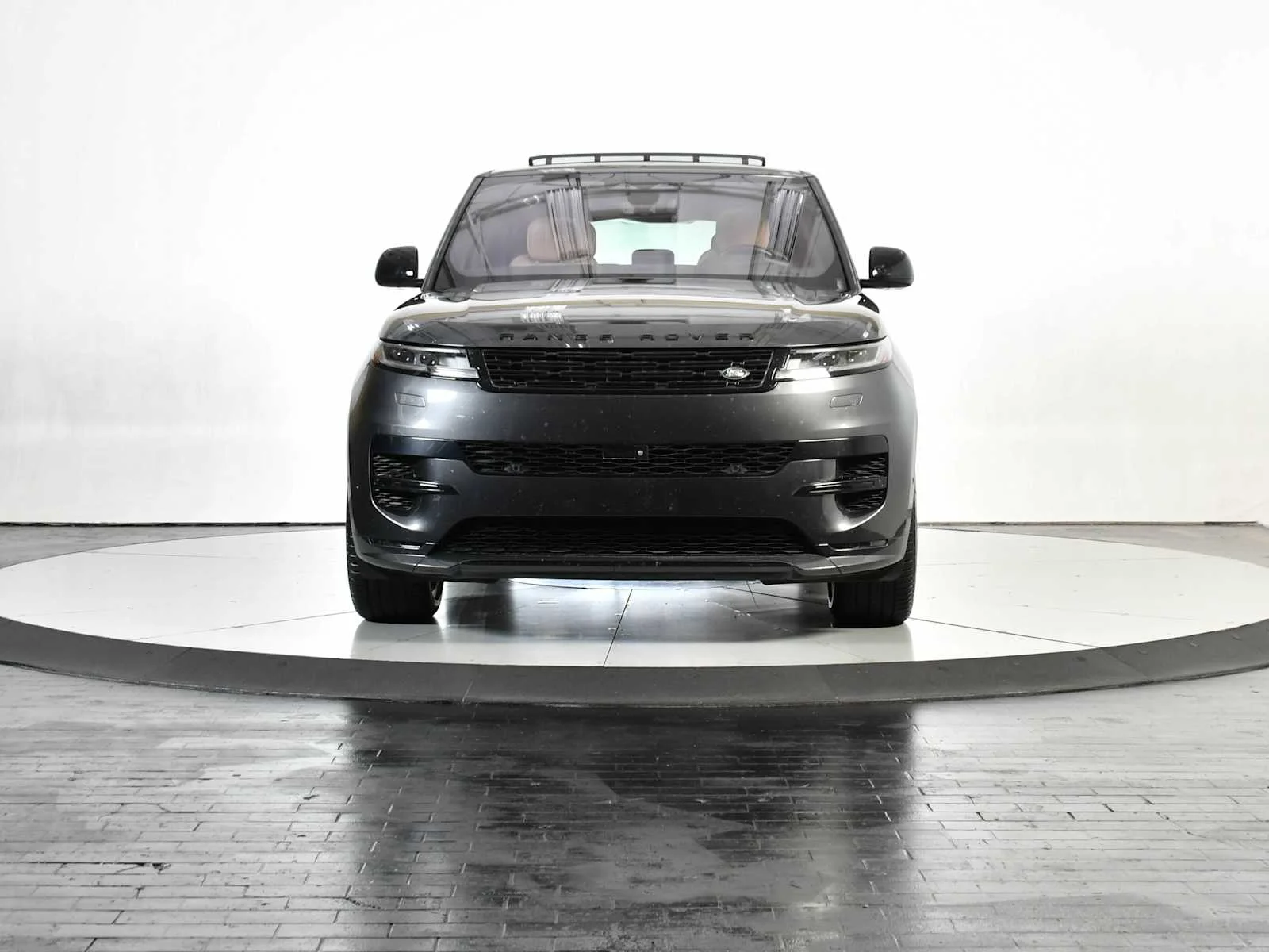 Used 2023 Carpathian Grey Premium Metallic Land Rover SE Dynamic image 9