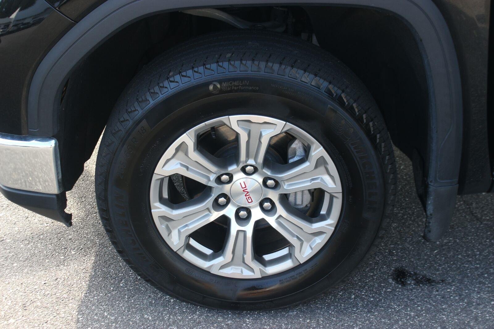 Used 2025 Onyx Black GMC SLT image 41