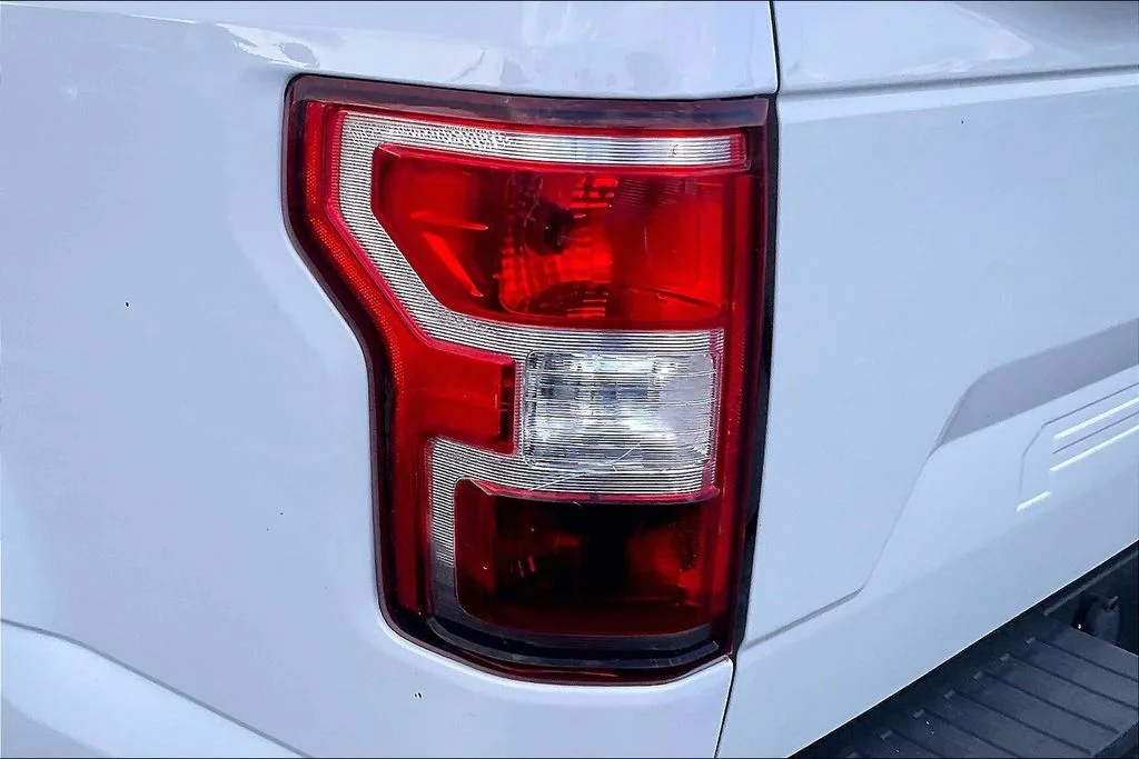 Used 2019 White Ford XL image 28