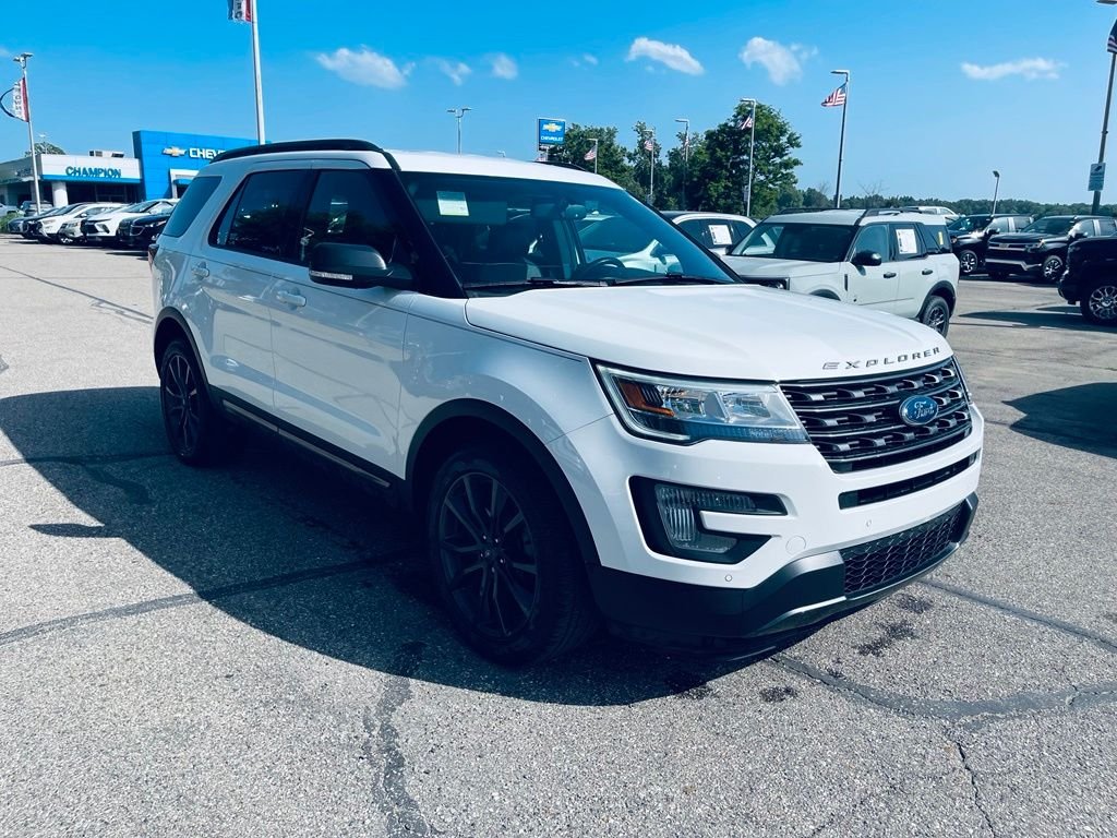 Used 2017 White Ford XLT image 9