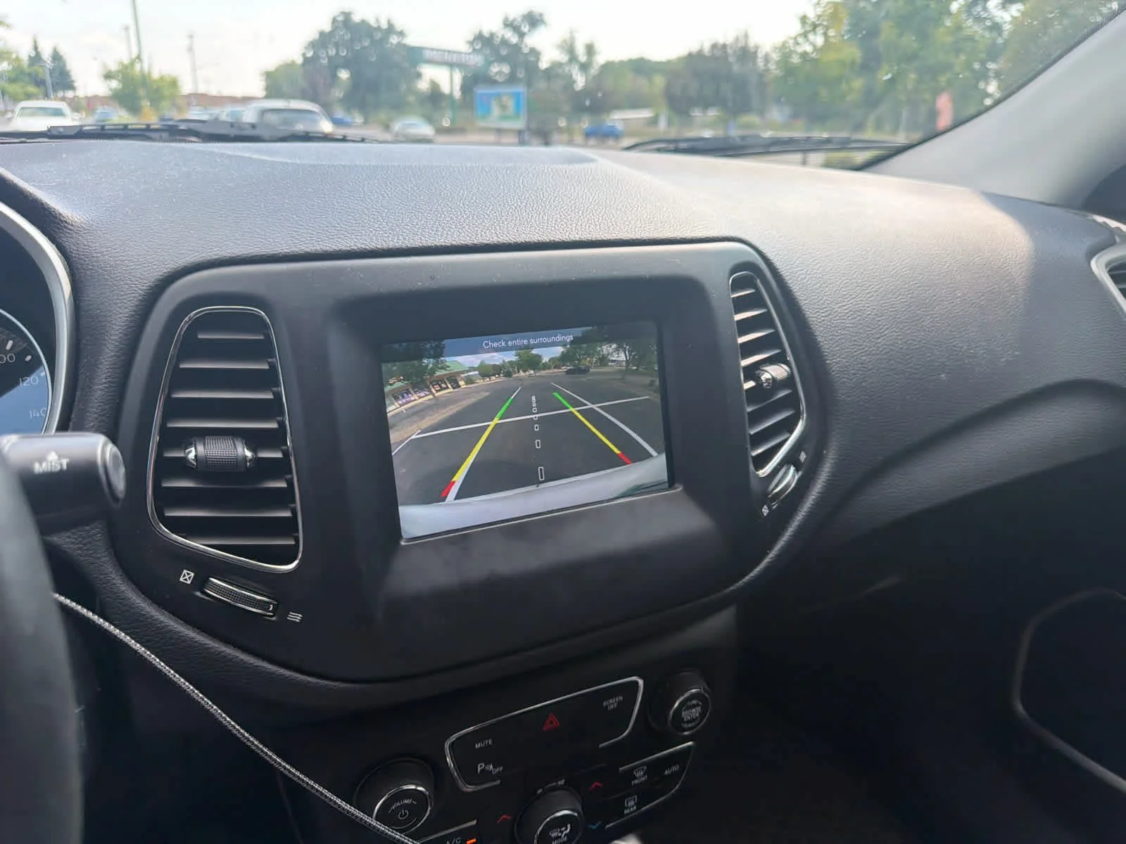 Used 2018 White Clearcoat Jeep Latitude image 10