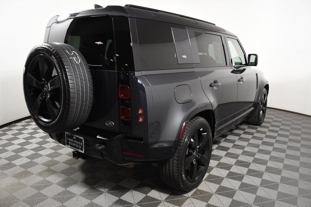 Used 2023 Carpathian Gray Premium Metallic Land Rover X-Dynamic SE image 6