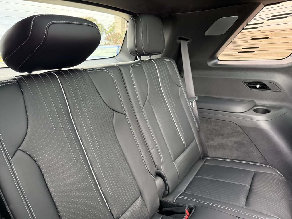 2026 Cadillac VISTIQ Luxury - Photo 16