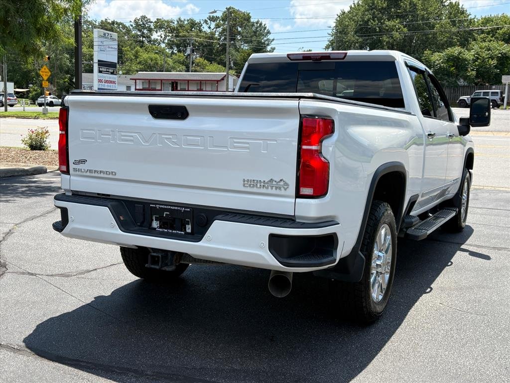 Used 2025 Summit White Chevrolet High Country image 5