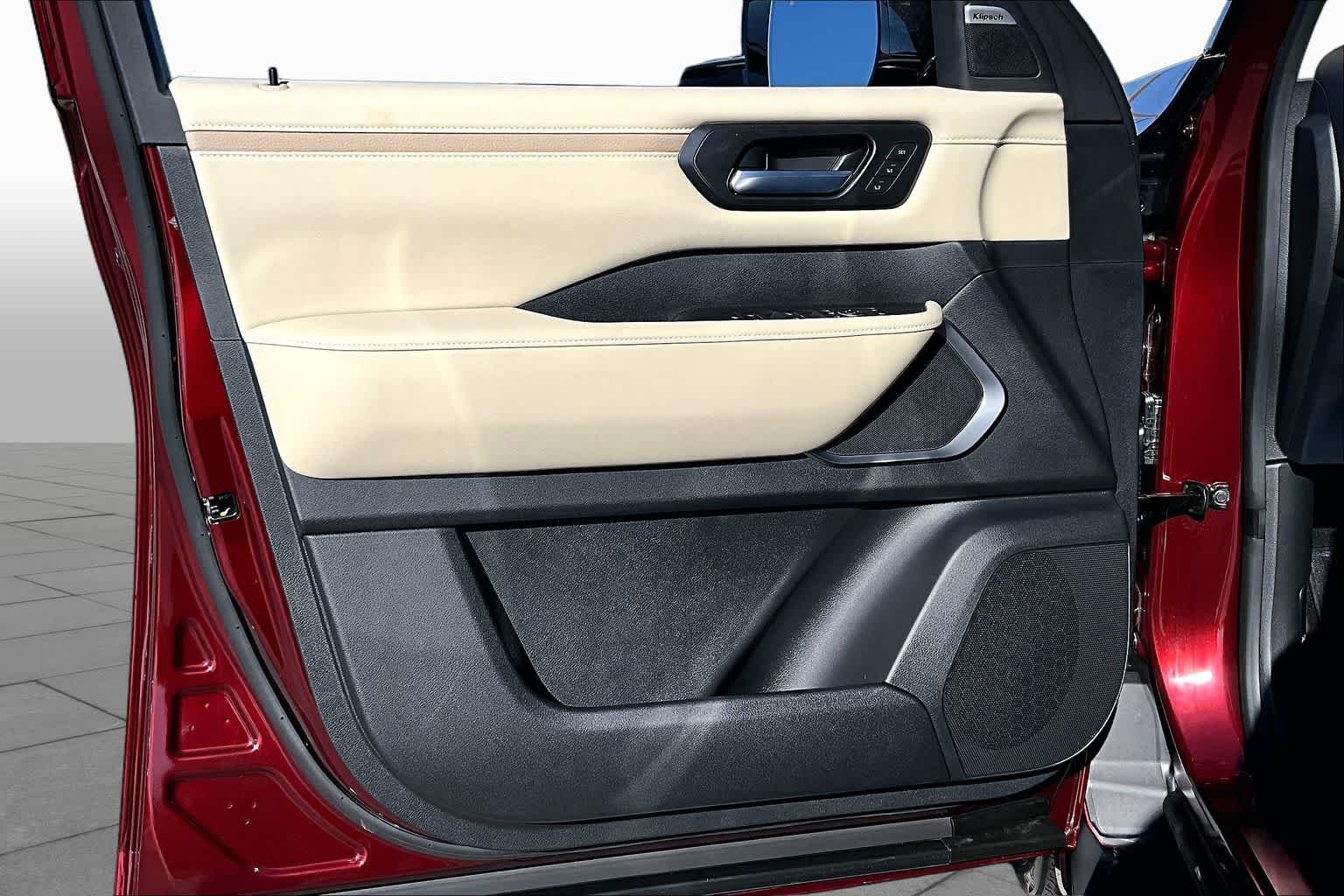 New 2026 Coulis Red Pearl Nissan Platinum image 10