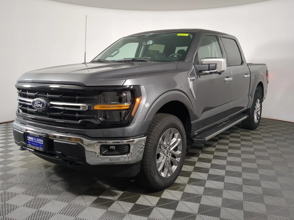 New 2026 Carbonized Gray Metallic Ford XLT image 4