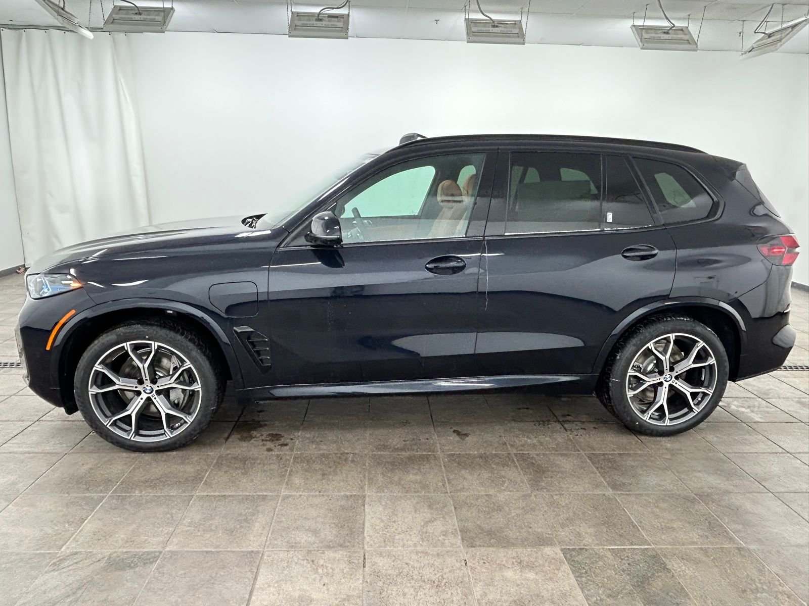 New 2026 Carbon Black Metallic BMW xDrive50e image 2