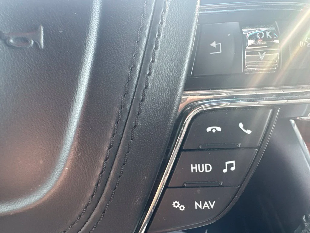 Used 2018 White Lincoln Select image 41