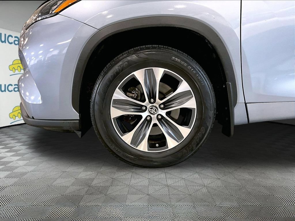 Used 2020 Moon Dust Toyota XLE image 7