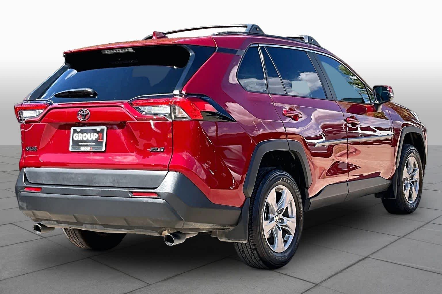 Used 2025 Ruby Flare Pearl Toyota XLE image 12