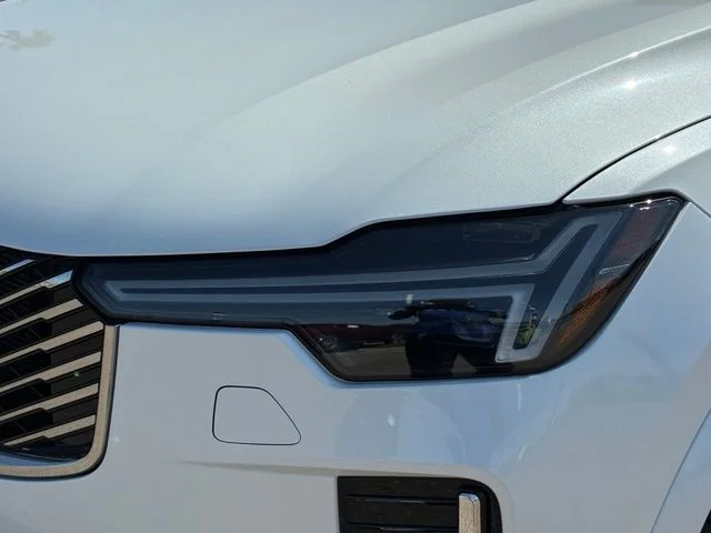 New 2026 Crystal White Volvo Plus image 7