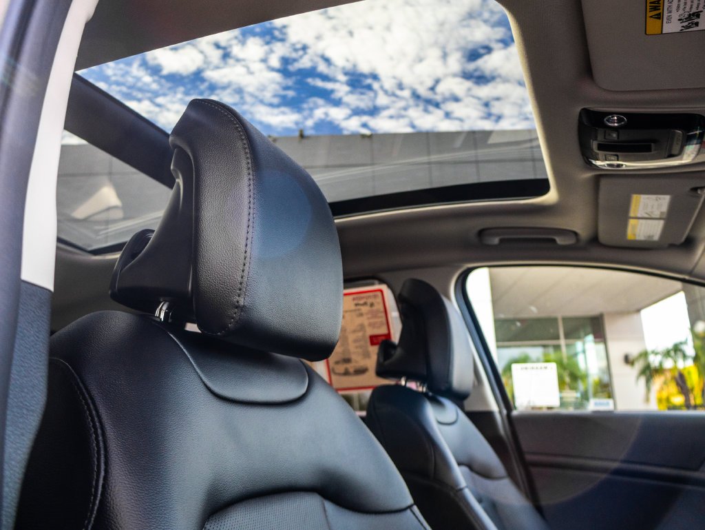 Used 2025 Blue Kia SX-Prestige image 25