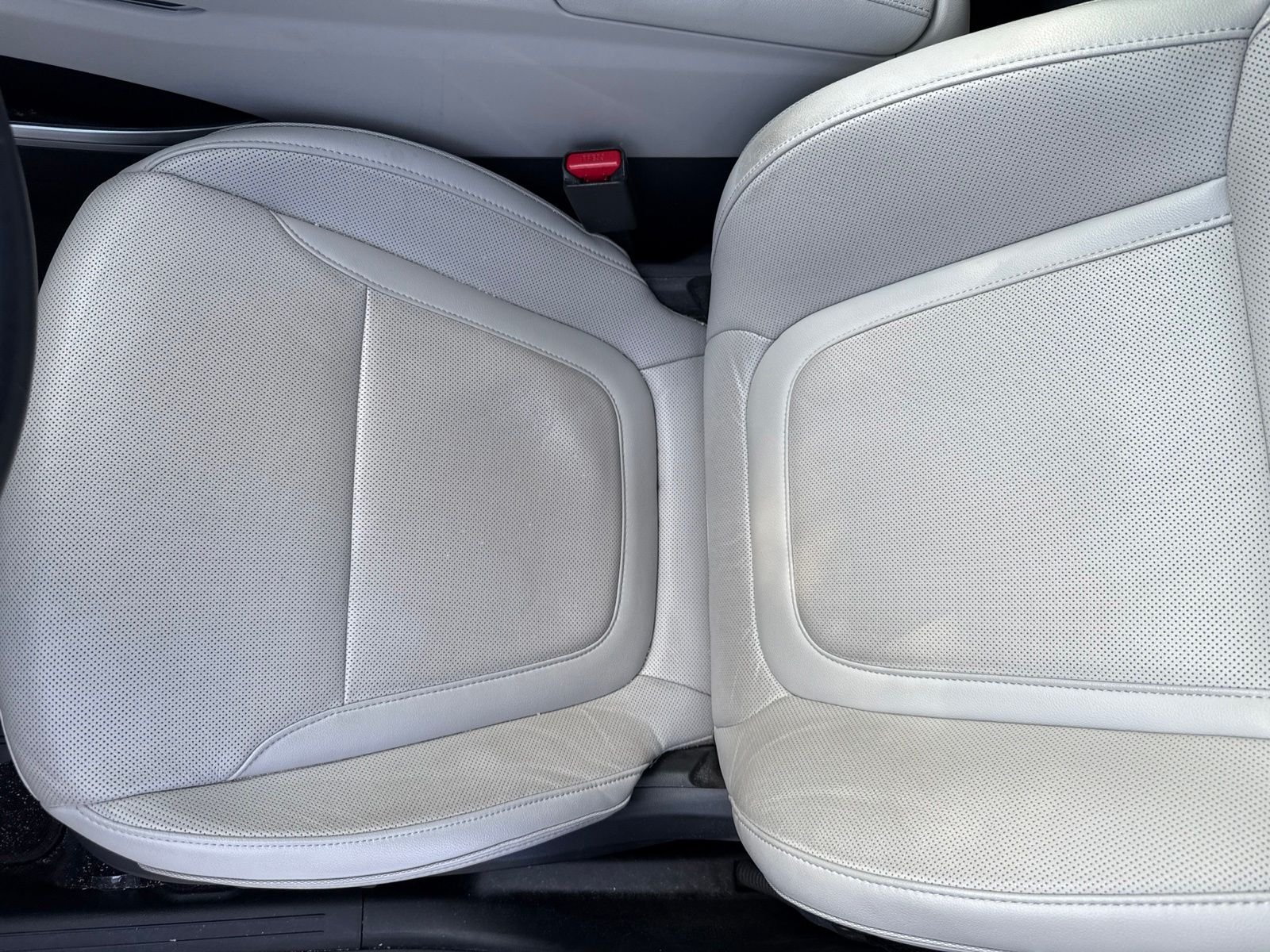 Used 2024 White Hyundai Limited image 6