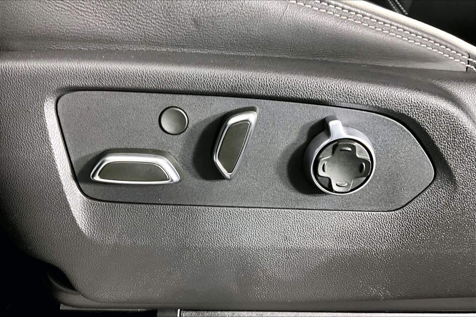 Used 2024 Onyx Black GMC AT4X image 30