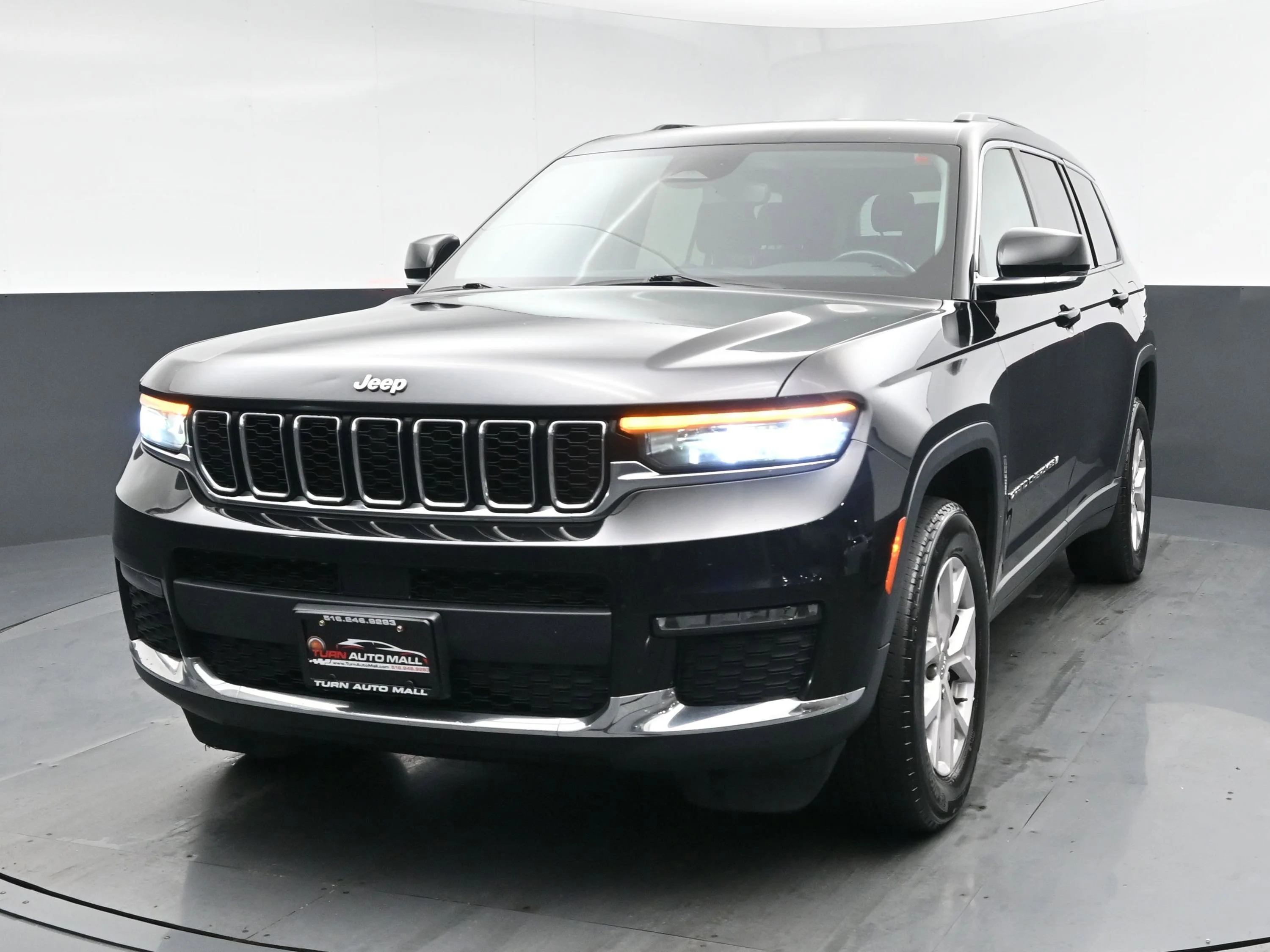 Used 2021 Diamond Black Crystal Pearlcoat Jeep Limited image 22
