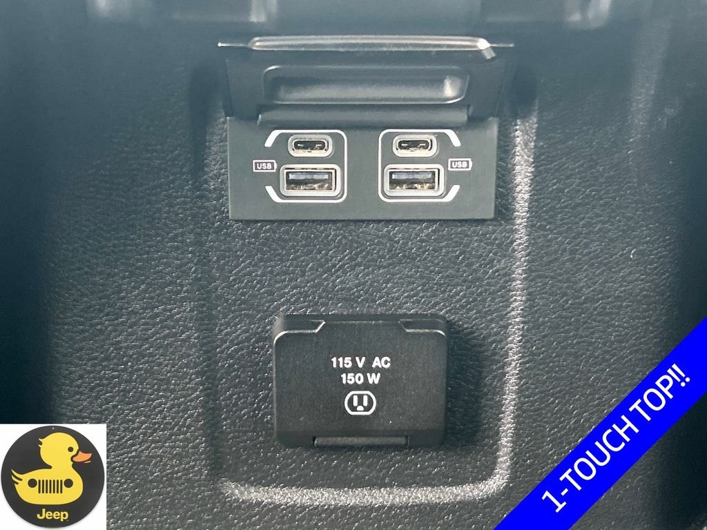 Used 2023  Jeep Sport S image 19
