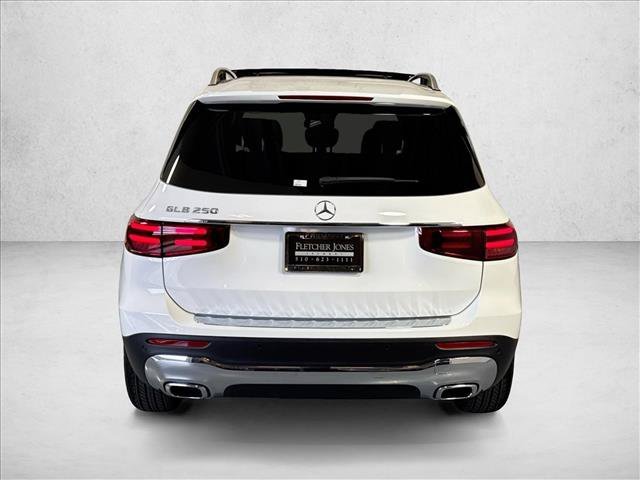 New 2026 Polar White Mercedes-Benz GLB 250 image 36