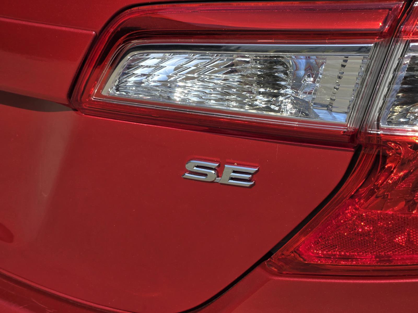 Used 2014 Barcelona Red Metallic Toyota SE image 11