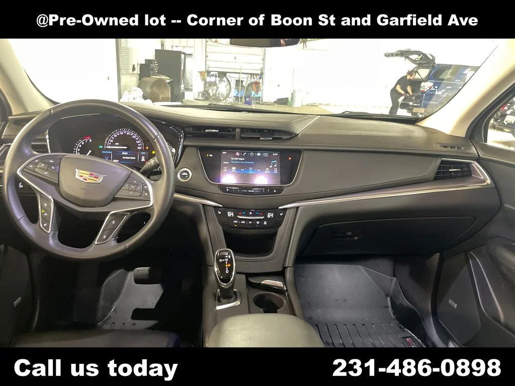 Used 2017 Silver Cadillac Luxury image 18