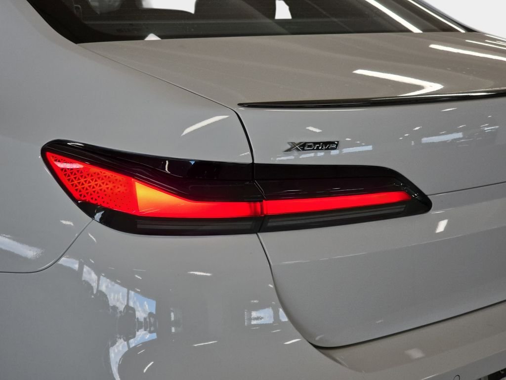 2026 BMW 7 Series 760i - Photo 25