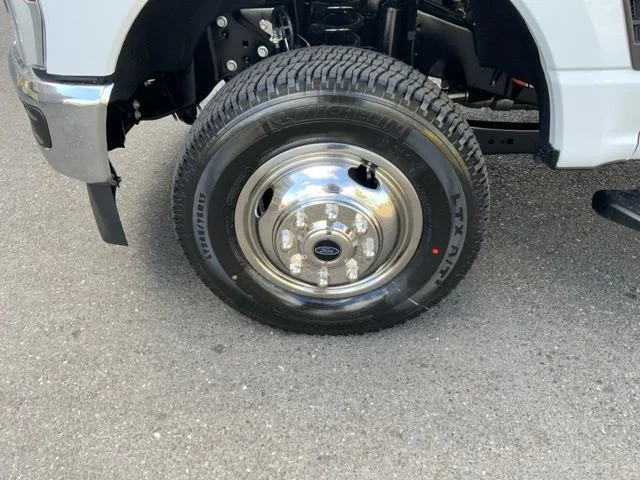 2025 Ford F-350 Super Duty Chassis Cab XL - Photo 21
