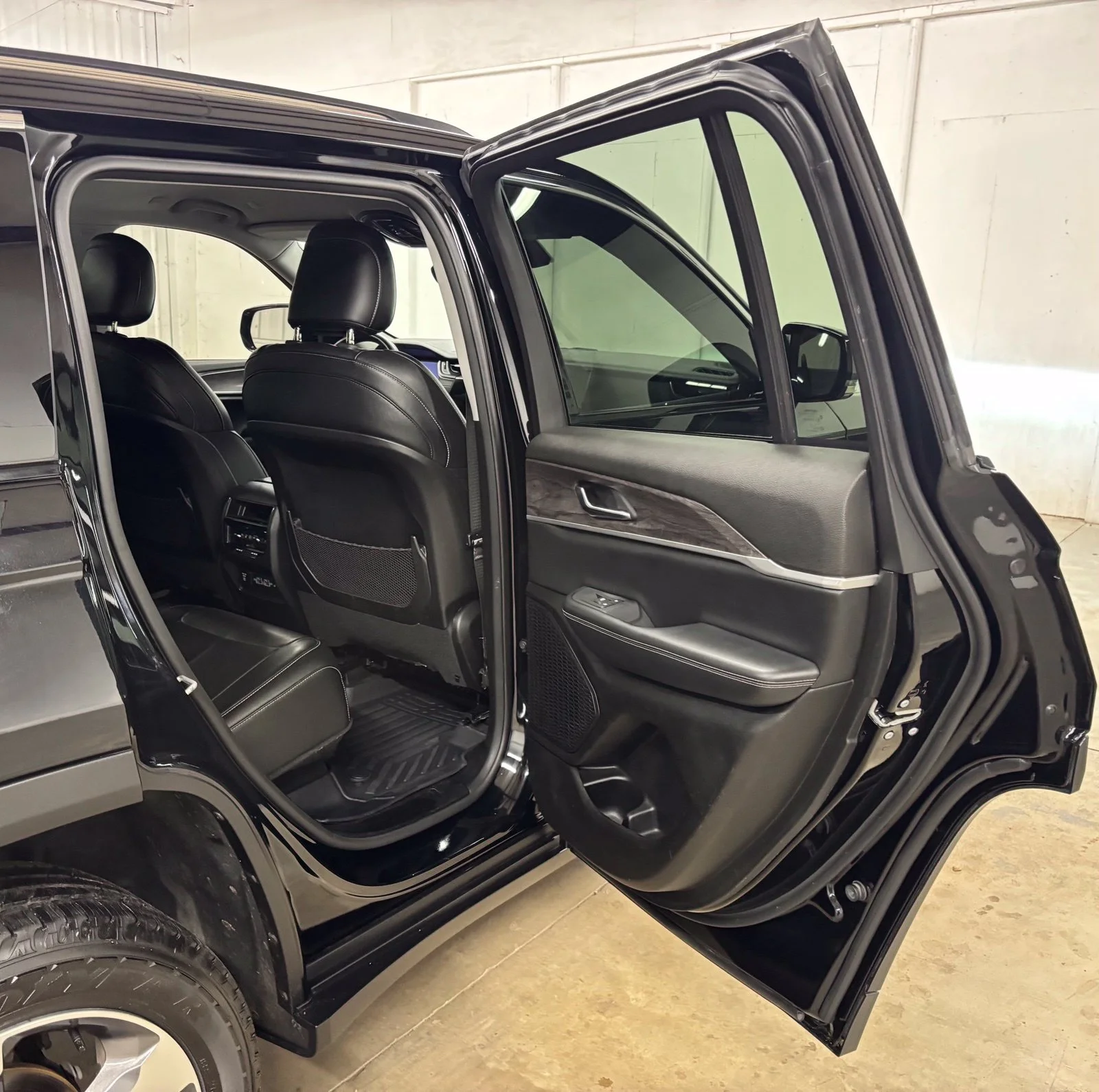Used 2023 Black Jeep Limited image 19