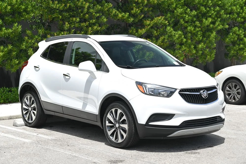 Used 2022 White Buick Preferred image 3