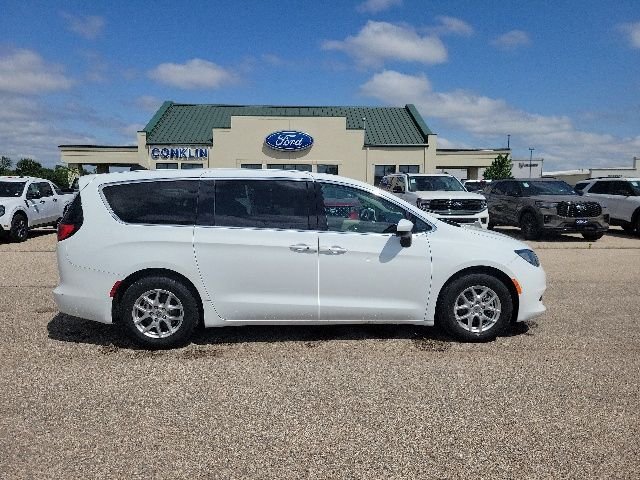 Used 2023 White Chrysler LX image 22