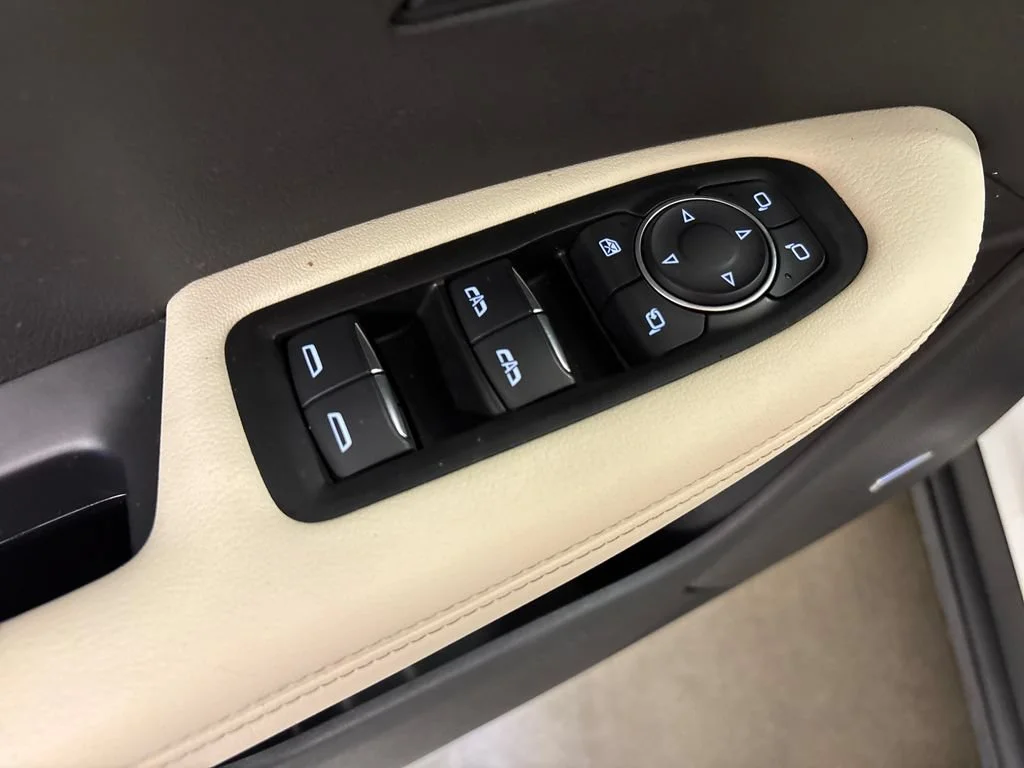 Used 2020 CRYSTAL WHITE TRICOAT Cadillac AWD Sport image 25