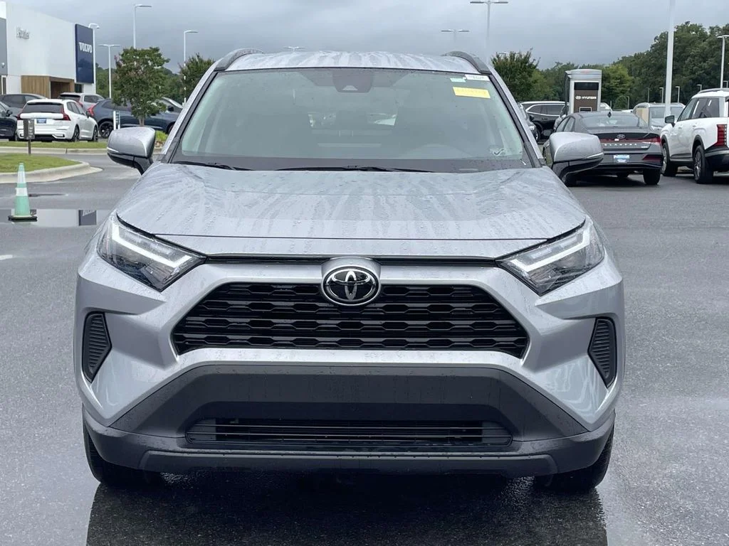 Used 2022 Silver Sky Metallic Toyota XLE image 23
