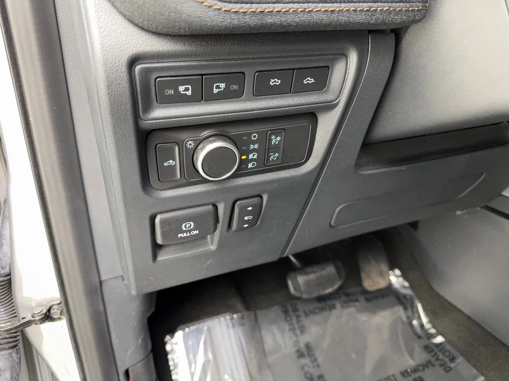 Used 2022 Silver Ford Lariat image 56
