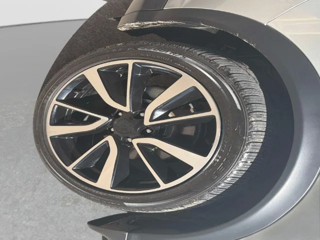 Used 2019 Silver Nissan SL image 12