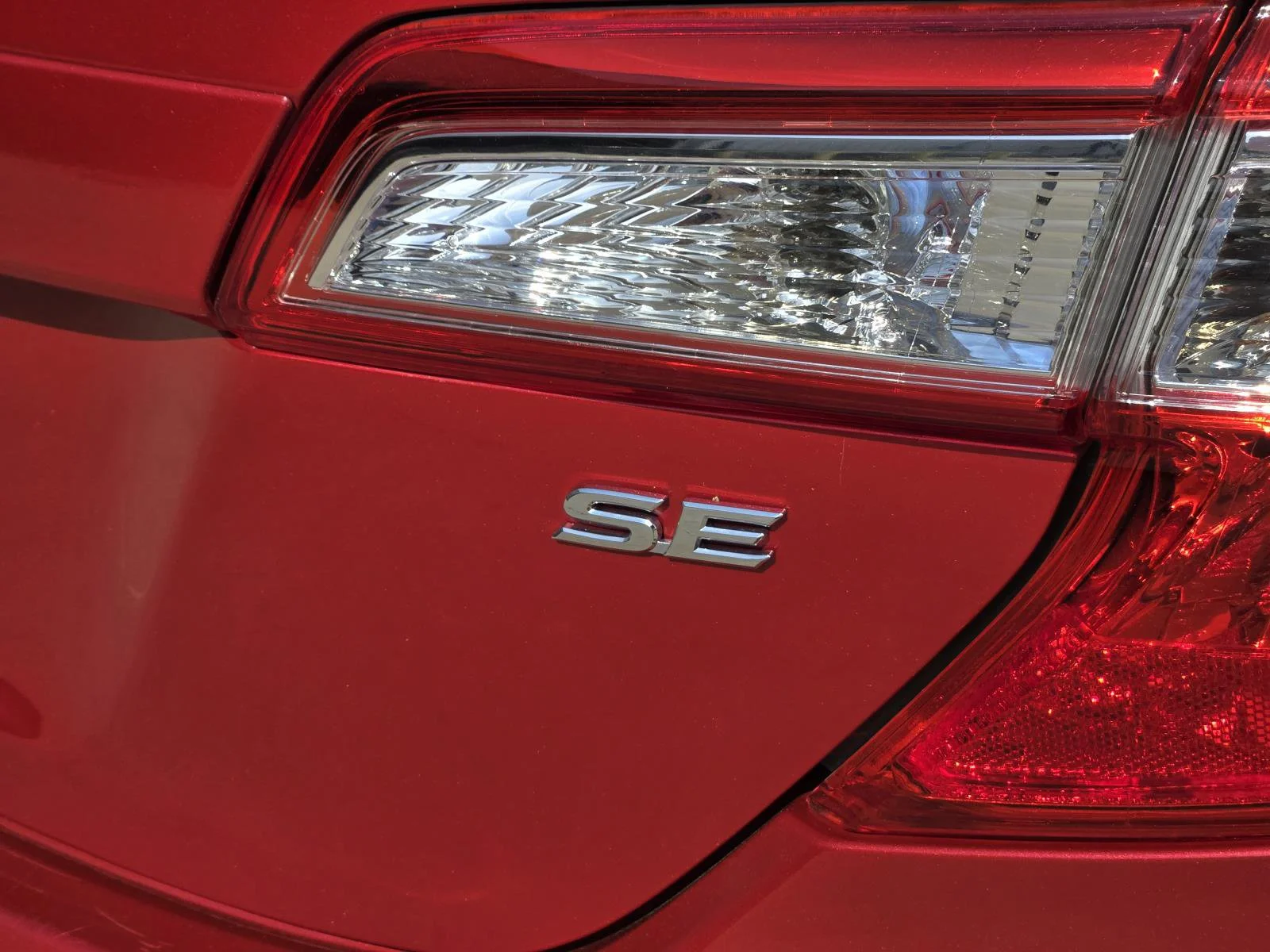 Used 2014 Barcelona Red Metallic Toyota SE image 11