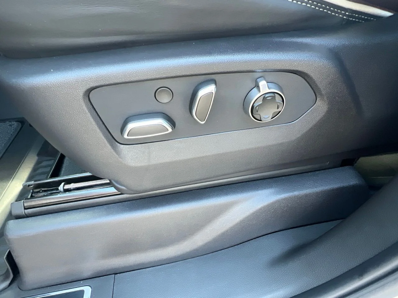 Used 2024 Silver GMC Denali Ultimate image 20
