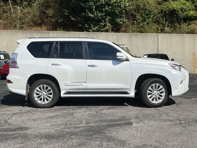 Used 2018 White Lexus 460 image 2