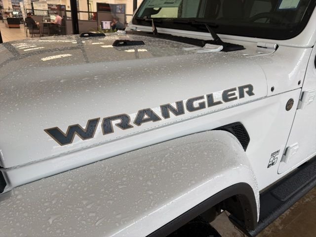 New 2026 Bright White Clear-Coat Exterior Paint Jeep 85th Anniversary Edition image 9