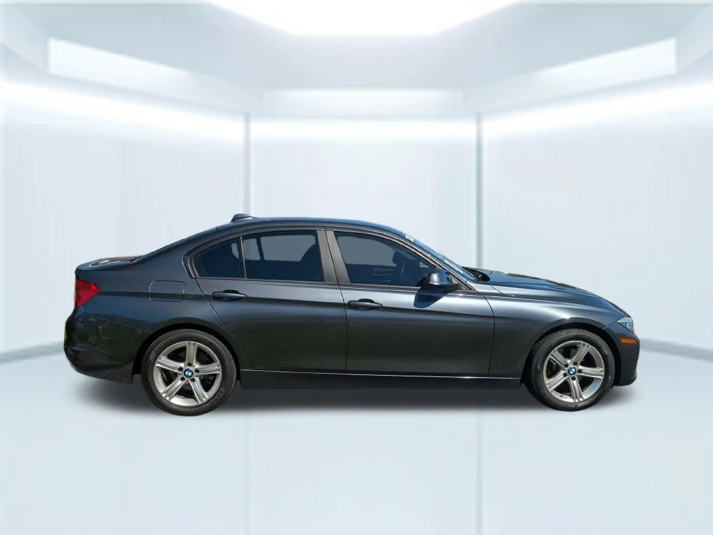 Used 2015 Gray BMW 320i image 2