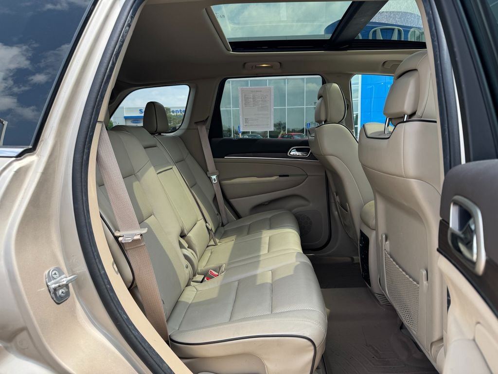 Used 2014 Cashmere Jeep Overland image 10