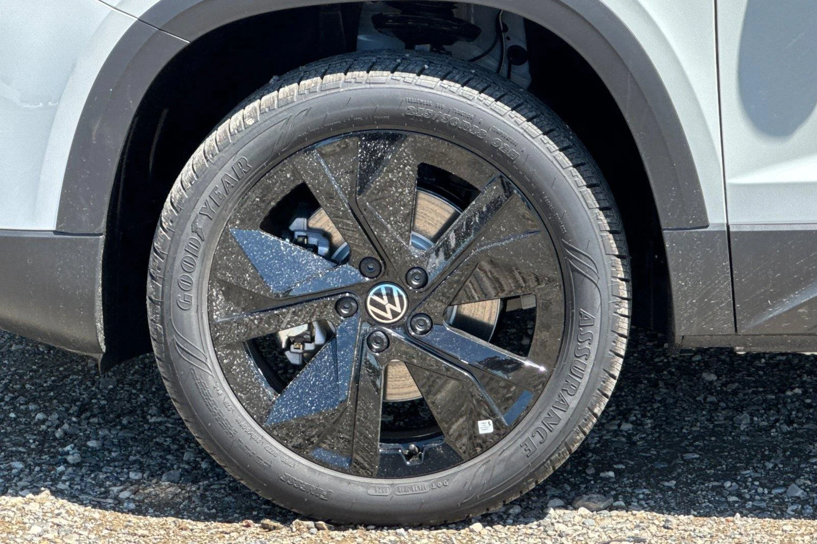 New 2026 Pure White Volkswagen SE image 25