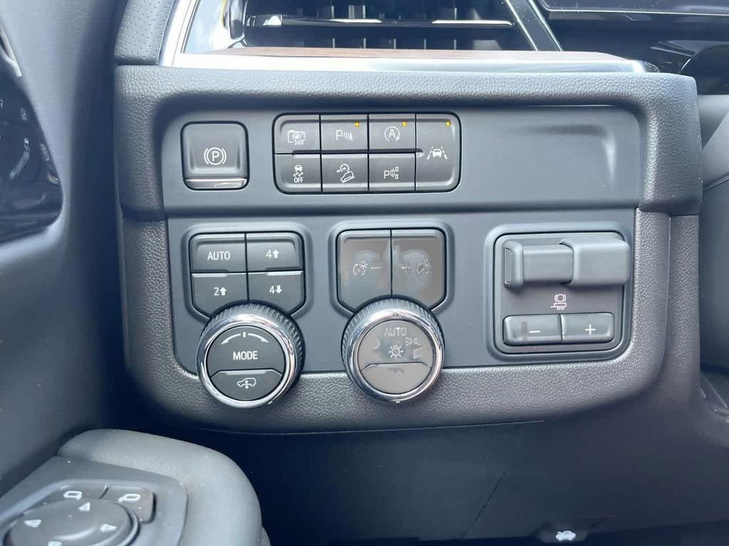2026 Chevrolet Suburban High Country - Photo 25