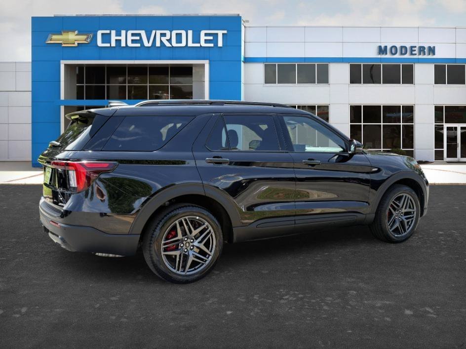 Used 2025 Black Metallic Ford ST-Line image 5