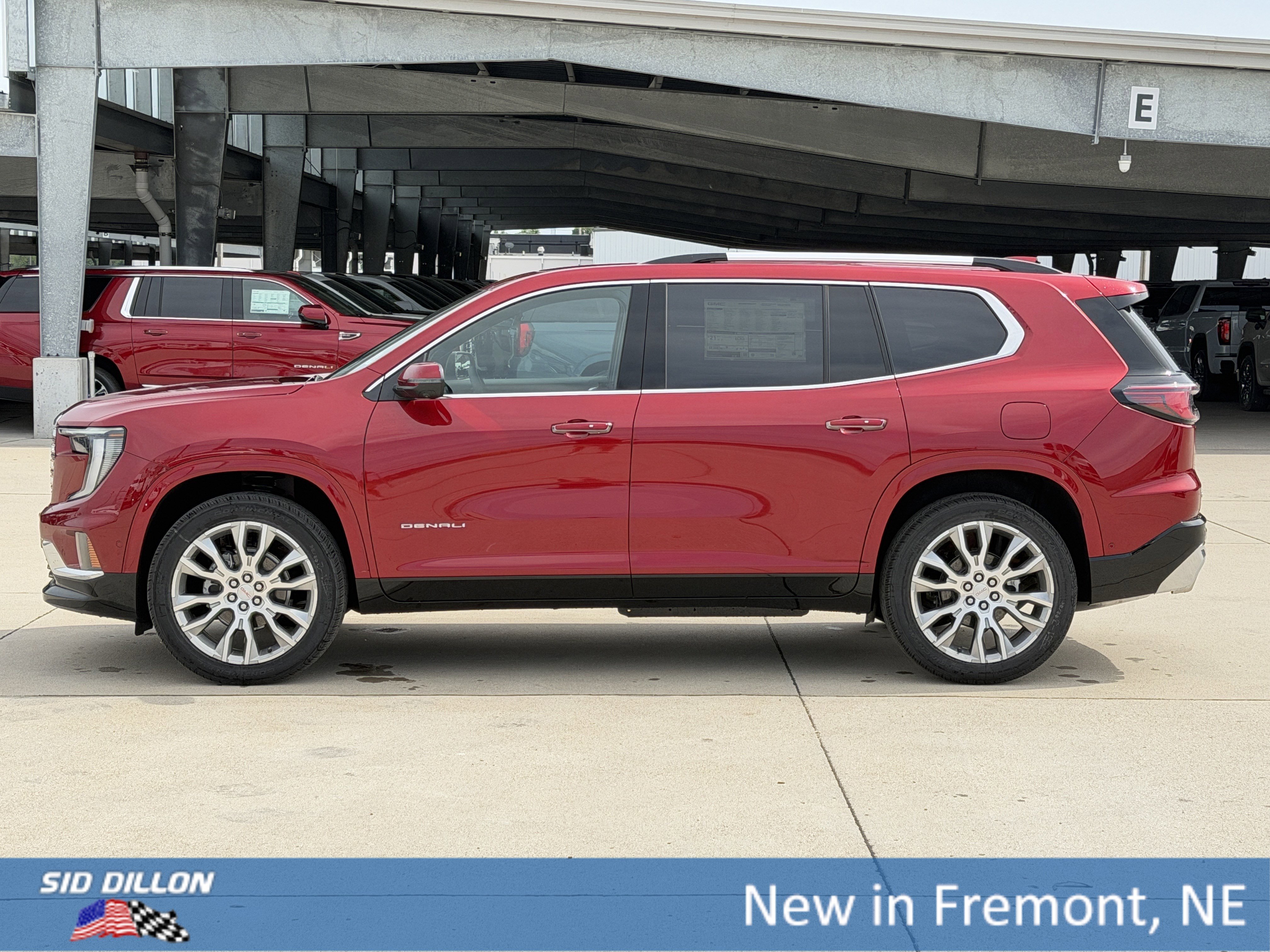 2026 GMC Acadia Denali - Photo 9