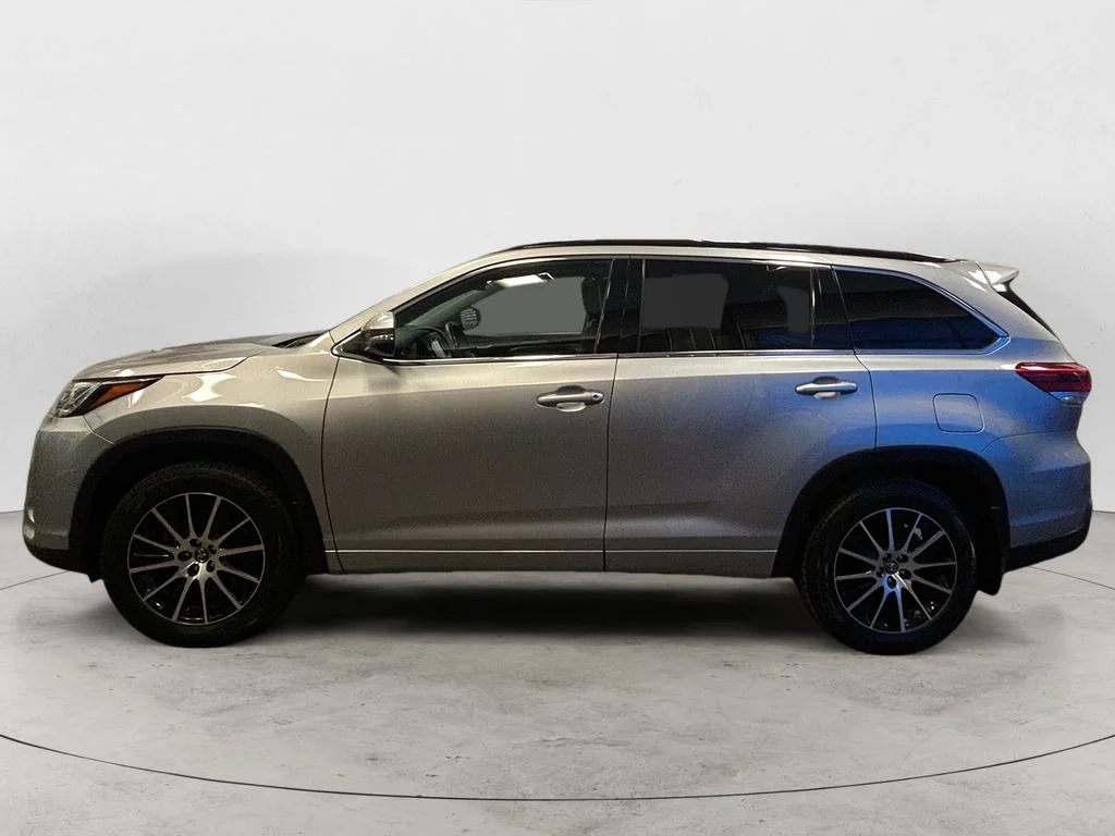 Used 2017 Celestial Silver Toyota XLE V6 image 2