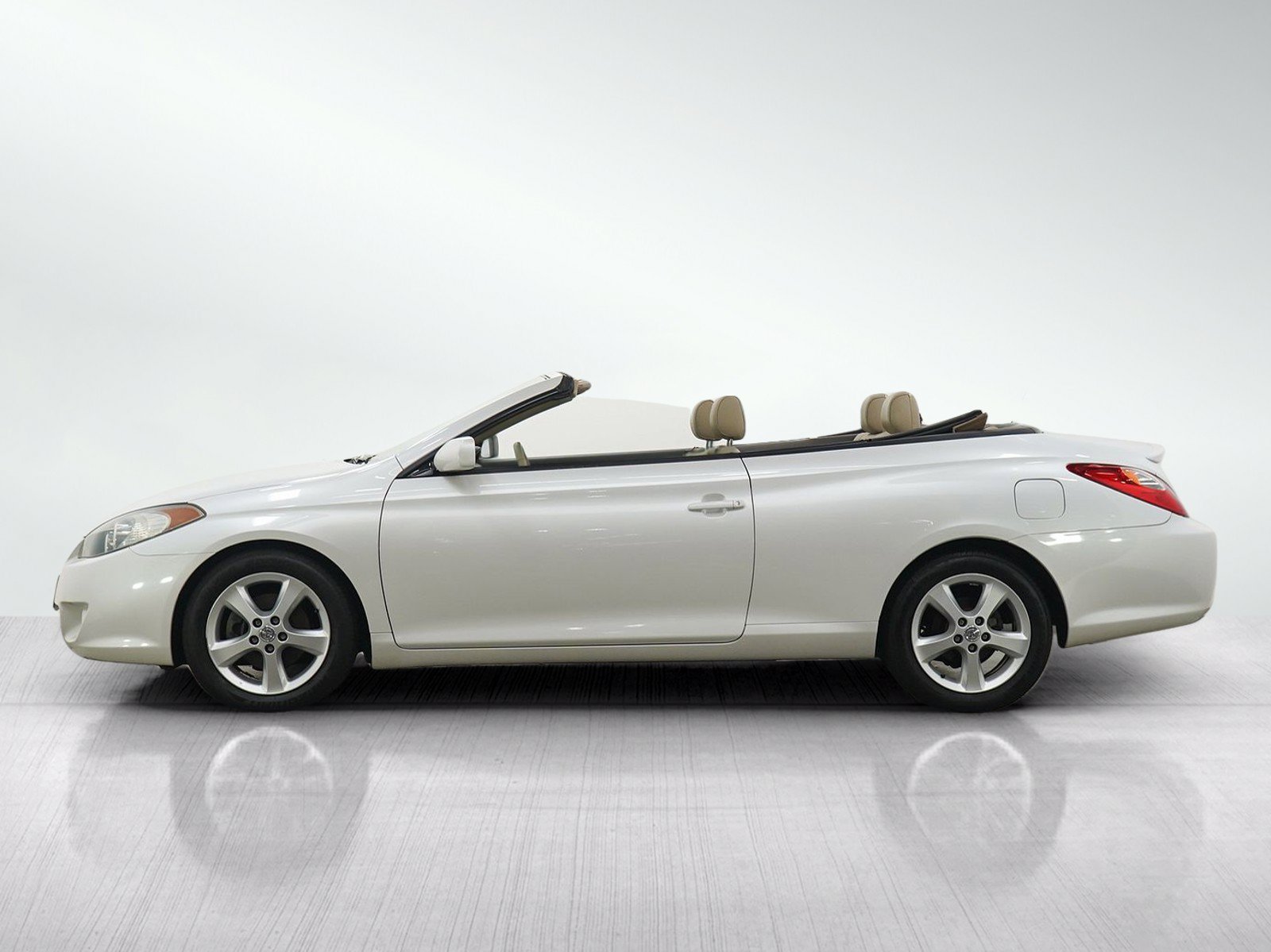 Used 2006 White Toyota SE image 3