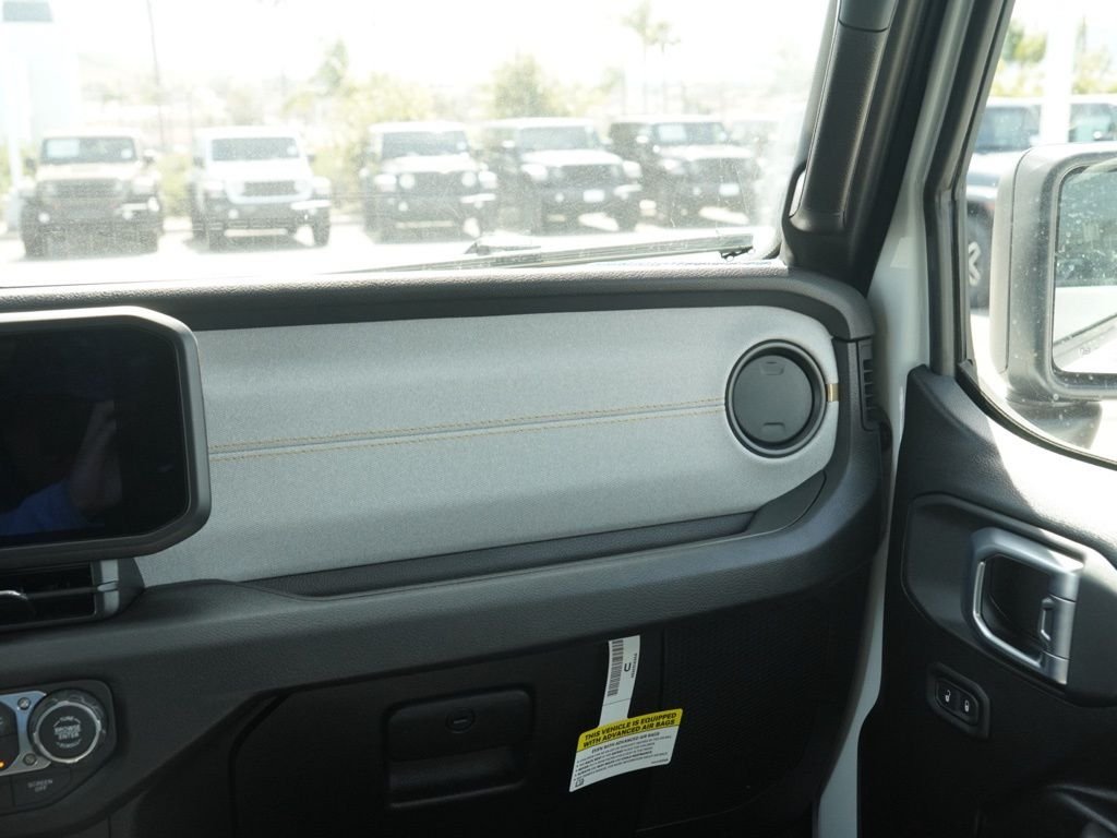 New 2026 Bright White Clear-Coat Exterior Paint Jeep Sport image 26