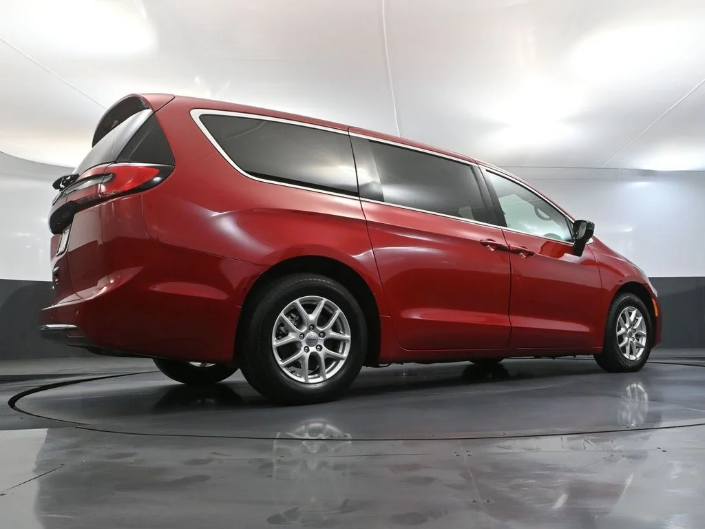 Used 2024 Red Chrysler Touring L image 52
