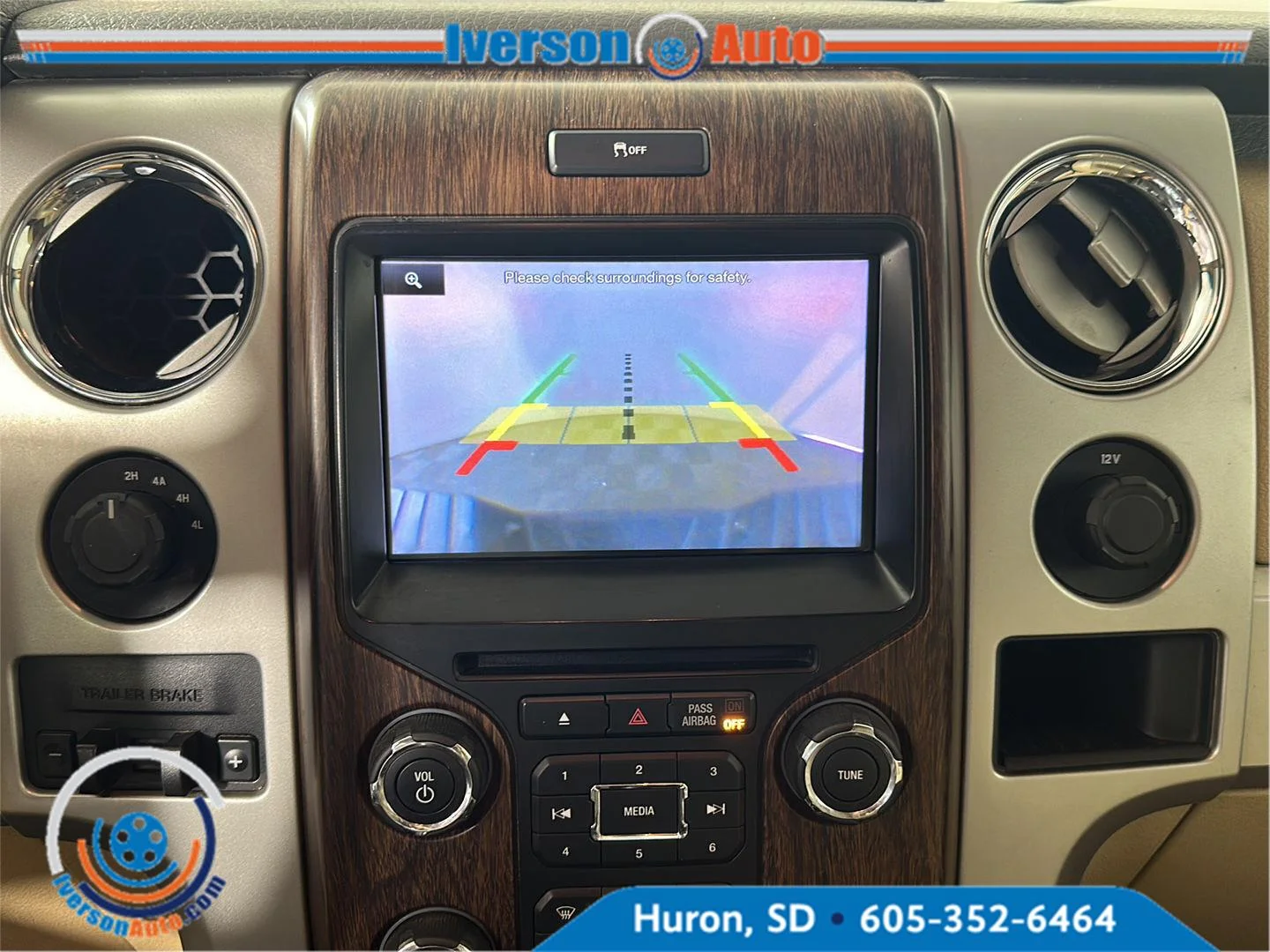 Used 2013 Green Gem Metallic/Pale Adobe Metallic Ford Lariat image 18