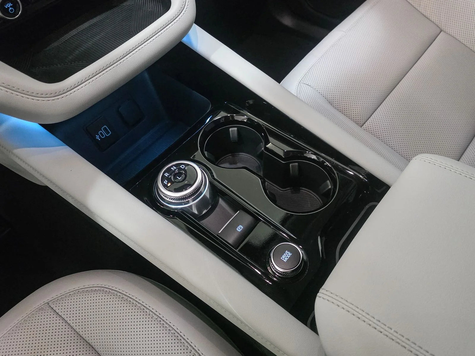 New 2026 Agate Black Metallic Ford Platinum™ image 29