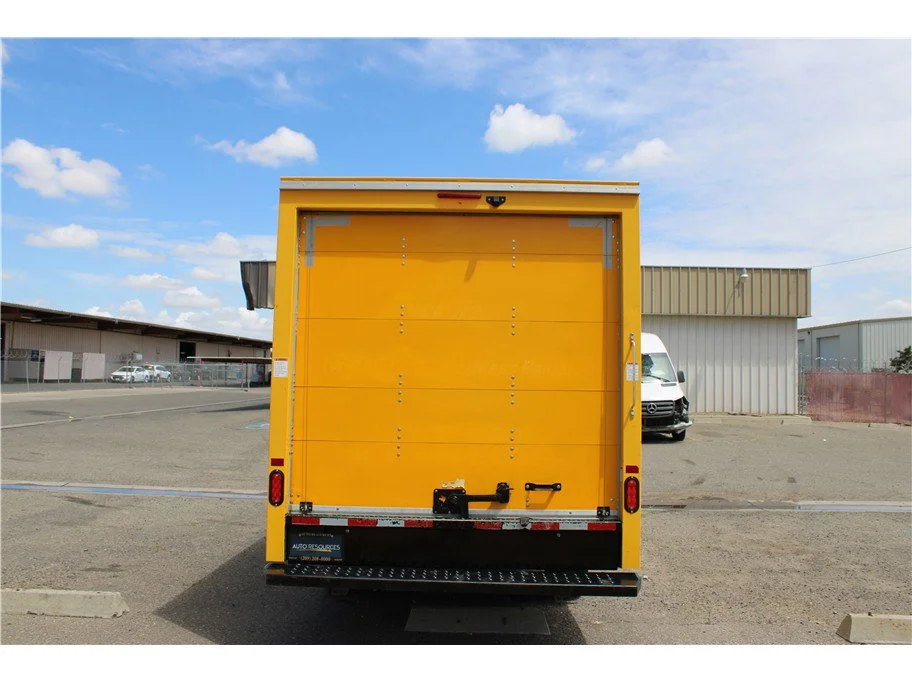 Used 2021 Special Exterior Color GMC Cutaway Van 2D image 5